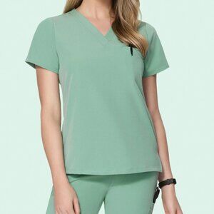 One Pocket Top